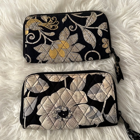 Vera Bradley wallet - Picture 1 of 6
